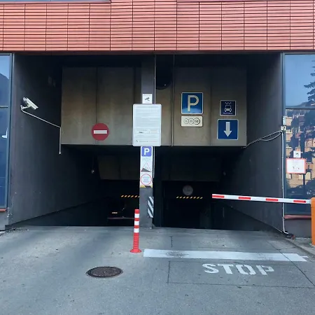 Sky-scraper Apartman *